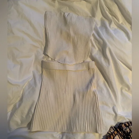 White Fox set - Picture 2 of 3